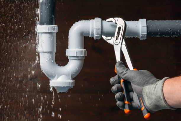 Professional Pipe Repair technician working in Tunas, MO